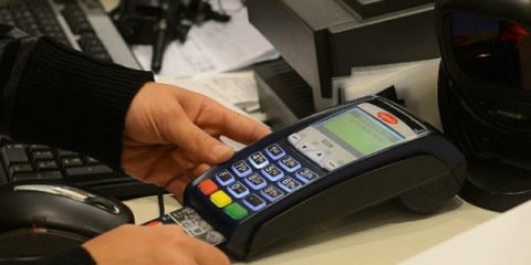 Pagamenti elettronici, scatta il tetto alle commissioni per carta di credito e bancomat