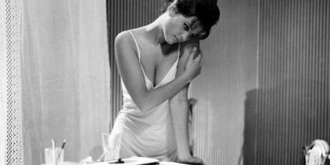 La sottoveste più bella del mondo: Claudia Cardinale in 8 e mezzo di Fellini (1963)