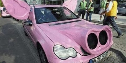 Auto Impossibili. Porci con le ali: ma questa volta su quattro ruote Mercedes Benz