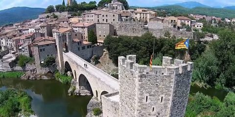 Video Droni. Passato e presente si incontrano a Girona (Catalogna) scrutati dal drone