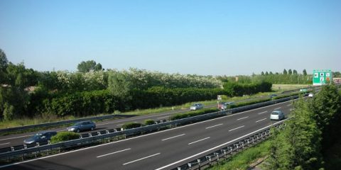 Auto elettriche: via libera alla prima stazione di ricarica sull’A1