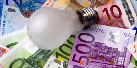 Luce e gas: da domani bollette meno care