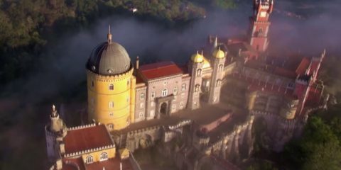 Video Droni. Il Palazzo Nazionale di Sintra (Portogallo) visto dal drone