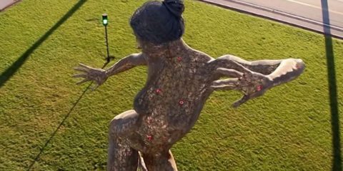 Video Droni. Quando l’arte incontra il drone: le sculture di metallo a Treasure Island (California)