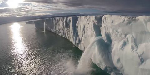 Video Droni. Il Grande Nord: le Svalbard (dove Zalone ha girato Quo Vado) viste dal drone