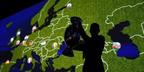 Oettinger alla FAZ: ‘Europei di calcio 2020 banco di prova sul 5G’