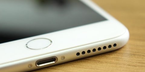 Smartphone: ecco come falsificare l’impronta digitale in 15 minuti