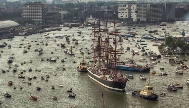 Il porto di Amsterdam in Timelapse visto dal drone