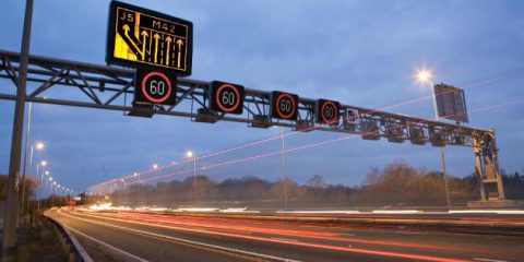 Smart mobility & connected cars, nel Regno Unito 150 milioni di sterline per le ‘Wi-Fi roads’