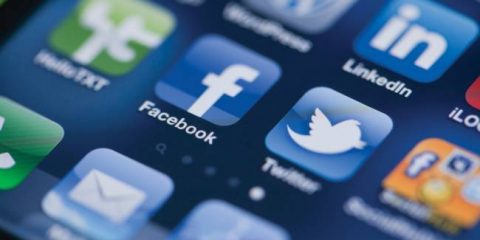 Facebook-Twitter: confronto impietoso tra i due social dopo i conti