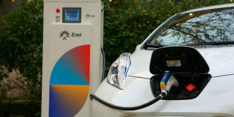 Vehicle-to-Grid, in Gran Bretagna auto elettriche rimettono energia pulita in rete