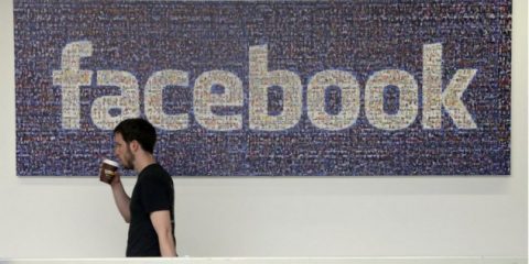 Facebook interviene sulle notizie di tendenza (ecco perché dovrebbe preoccuparci)