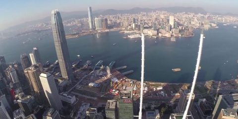Video droni. Foreste di grattacieli: Hong Kong vista dal drone