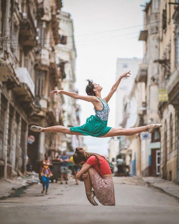 ballet-dancers-practice-on-streets-cuba-omar-robles-7