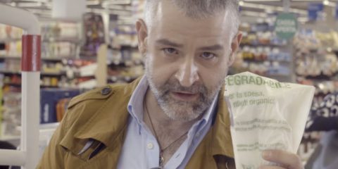 Spot&Social. #unsaccogiusto, ‘Gomorra’ contro la mafia dei sacchetti di plastica illegali