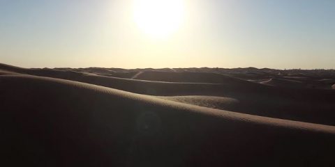 Video droni. Le dune del deserto di Sharjah (Emirati Arabi Uniti) viste dal drone