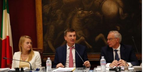 700 Mhz. Ansip all’Italia: ‘Da 5G dipende futuro di imprese e cittadini’