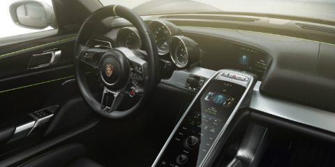 Guida connessa e IoT, la super automazione di Porsche e Jaguar