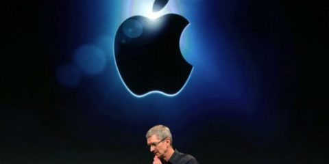 Apple non punta più sull’iPhone e scricchiola il valore di mercato di mille miliardi di dollari