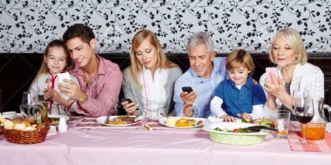 SosTech. Come comunicano genitori e figli in epoca di smartphone e app