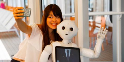 Crociere, ecco ‘Pepper’, il primo robot assistente e animatore. Parla 3 lingue