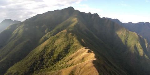 Video droni. In montagna: la Serra Fina (Brasile) vista dal drone