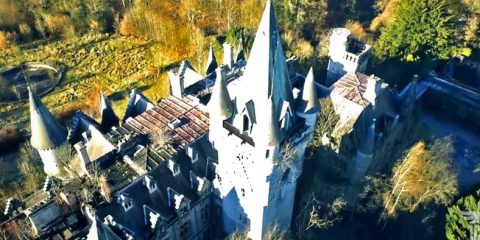 Video droni. Il castello di Noisy–Miranda (Belgio) visto dal drone