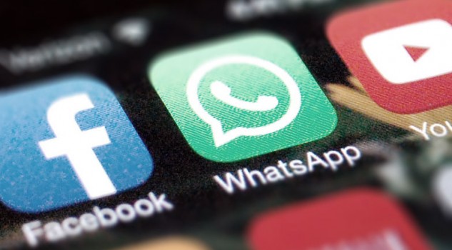 WhatsApp e Facebook, condivisione dei dati sospesa WhatsApp e Facebook, condivisione dei dati sospesa