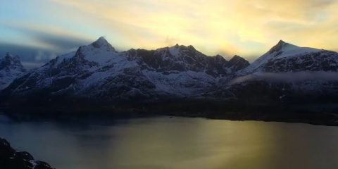 Video droni. La Norvegia dei fiordi e delle vette innevate vista dal drone