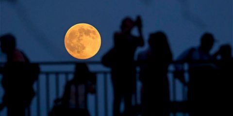 Superluna day: stasera la luna sarà più grande e luminosa