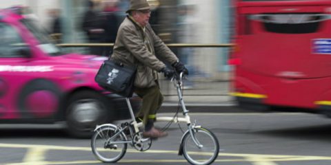 Londra in bicicletta, il sindaco Khan annuncia investimenti per 770 milioni di sterline in cinque anni