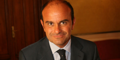 ‘Carta del docente, i negozi italiani svantaggiati’. Intervista a Davide Rossi (AIRES-Confcommercio)