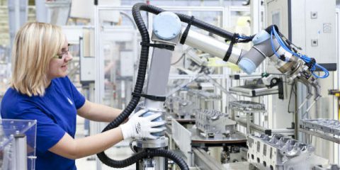 Industria 4.0: sei italiani su dieci favorevoli a lavorare insieme ai robot