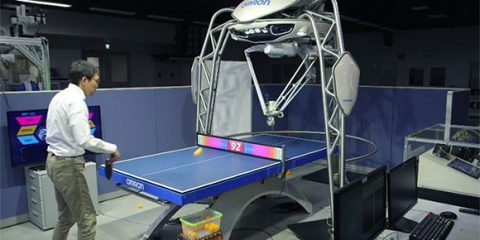 Nei Guinness dei primati il robot che insegna a giocare a ping pong (video)