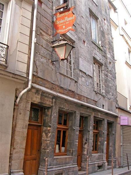 the oldest house in Paris ..#Paris