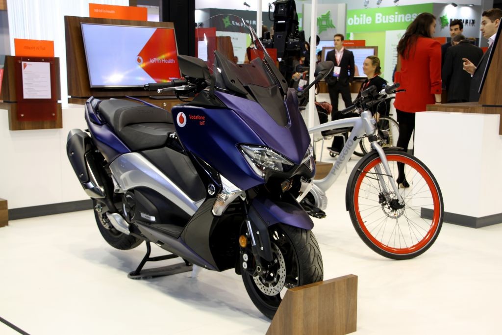 yamaha tmax e piaggio bike