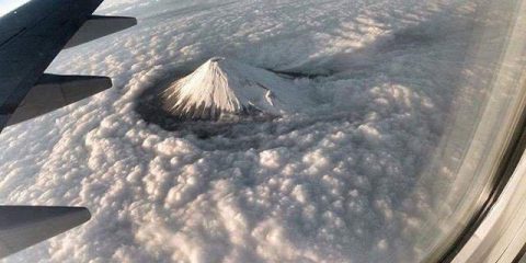 Panna montata: Il vulcano Fuji (Giappone) fotografato dall’aereo
