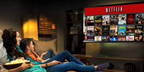 Netflix cresce sul mercato e a Wall Street, che penalizza Facebook e Google per la gestione dei dati