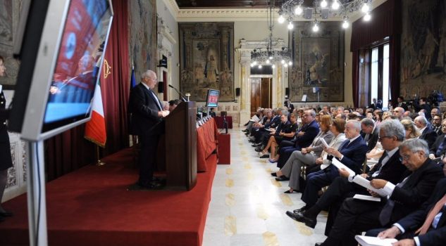 Comunicazioni, ormai scriviamo più di quanto parliamo. Ecco la relazione Agcom Comunicazioni, ormai scriviamo più di quanto parliamo. Ecco la relazione Agcom