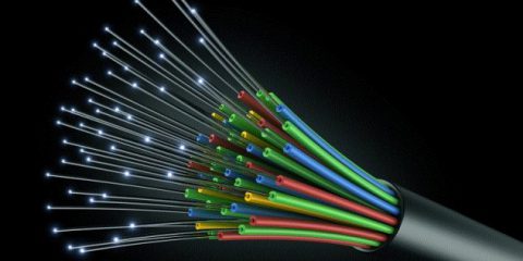 Manovra, inseriti e poi tolti i voucher da 250 euro per la fibra in Ftth