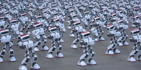 Robot, in più di mille ballano in sincrono. Record mondiale (Video)