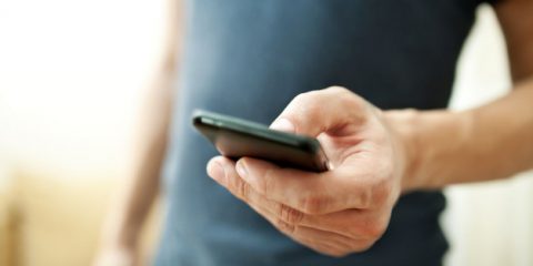 Smartphone. Il Tar del Lazio obbliga lo Stato, entro 6 mesi, alla campagna sull’uso responsabile e sui rischi