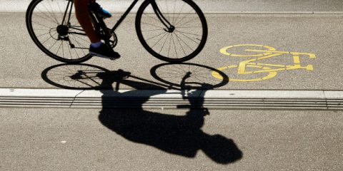 Economia circolare, in Olanda la prima pista ciclabile fatta di carta igienica riciclata