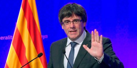 Puigdemont chiede di negoziare, Incendi in California, Esportazioni record in Germania, Brexit