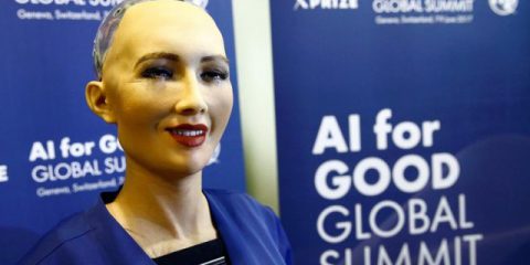 Sophia, ecco il primo robot al mondo a ricevere la cittadinanza (Video)