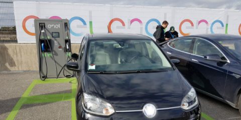 eMobility, piano nazionale Enel per 14 mila colonnine di ricarica nel 2022