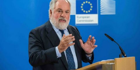 Unione dell’energia nel 2019, Miguel A. Cañete (Commissario Ue) ‘Più infrastrutture ed interconnessioni elettriche’