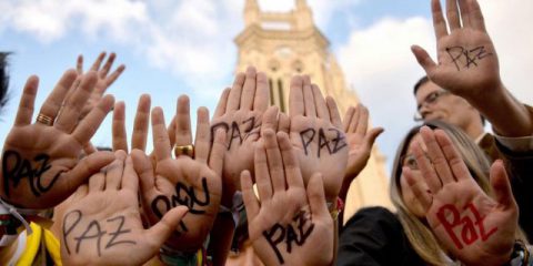 Accordi di pace in Colombia, La Gran Bretagna chiederà a tutti i paesi Ue di espellere le spie Russe, Sarkozy e la Libia