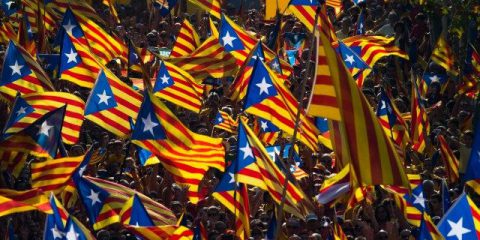 Prevista una partecipazione record per le elezioni in Catalogna, Europa preoccupata su accordo Brexit, Gerusalemme