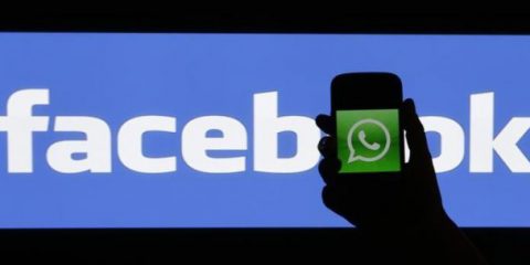 I dati di WhatsApp a Facebook, ultimatum del Garante francese ‘Stop entro un mese o sanzioni’